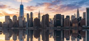 Empresa de mudanzas internacionales operando traslados door-to-door de España a Estados Unidos.